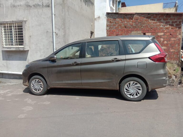 टोयाटो गाडी भाड्याने मिळेल 8 सिटर